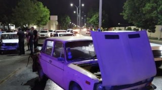 Gəncədə iki “VAZ 2106” toqquşdu - biri yandı  - FOTO