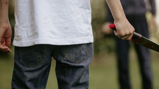 Gəncədə 15 yaşlı oğlan bıçaqlandı 