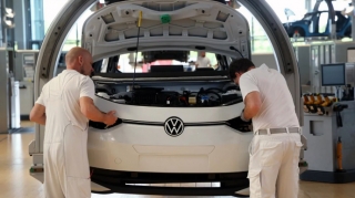 Almaniya iqtisadiyyatında tənəzzül - Sənaye sektorunda kütləvi ixtisarlar 