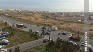 Jurnalistlərin binası qarşısında iki “Toyota Prius” toqquşdu  - FOTO