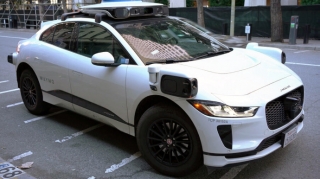 Pilotsuz taksi məktəbin qarşısında uşağı vurub 