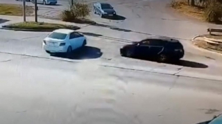 Yolayrıcında qayda pozan “Toyota” sürücüsü 6 maşını əzdi; yaralılar var - VİDEO 