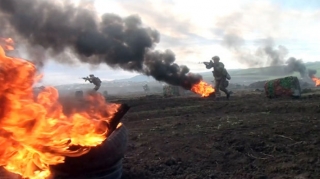 XTQ-nin İranla sərhəddəki təlimləri: Şərti hədəflərə qəfil atəş basqını edildi   - VİDEO