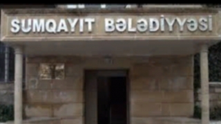 Muxtar Babayevin bələdiyyə üzvü olan keçmiş köməkçisi dələduzluqda ittiham edilir