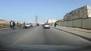 Bakıda "Bentley" markalı avtomobil qəza törətdi - VİDEO  - YENİLƏNİB