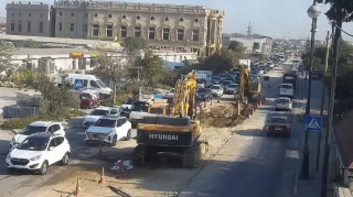 На каких улицах Баку 15 августа наблюдаются транспортные заторы? 