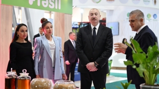 Prezident ailəsi ilə sərgidə - FOTOLAR 