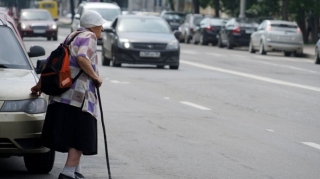 Bakıda 62 yaşlı qadın yol-nəqliyyat hadisəsində ağır xəsarət alıb 