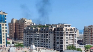 Metronun "Sahil"  stansiyasının qarşısında avtomobil yandı - FOTO - VİDEO