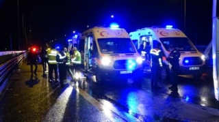 Sərnişin avtobusu yük maşınına çırpıldı: 16 yaralı  - FOTO