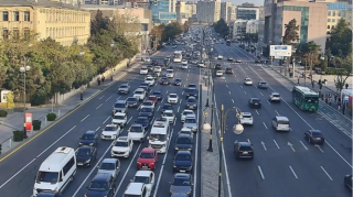 На каких улицах Баку 20 октября наблюдаются транспортные заторы? 