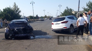 Biləsuvarda “Hyundai”la “Mercedes” toqquşdu: yaralılar var   - FOTO