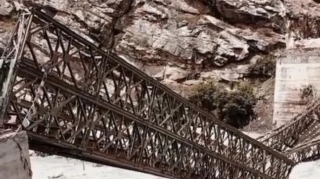 Hindistanda körpünün uçması nəticəsində 9 nəfər ölüb