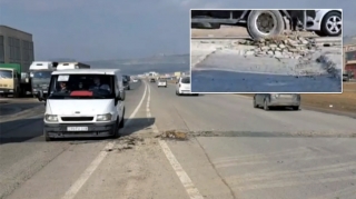 Sürücülərin kabusuna çevrilən yol - Maşınlara ciddi ziyan dəyir - FOTOLAR 