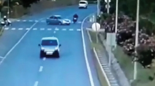 Qaydanı pozan sürücü ağır yol qəzasına səbəb oldu - VİDEO 