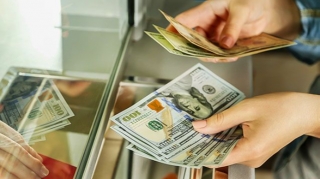 Azərbaycanda nağd dollar alışı azalıb