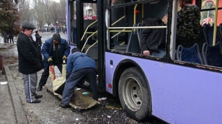 Ruslar Xarkovda sərnişin avtobusunu atəşə tutdu - ÖLƏNLƏR VAR 