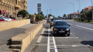 Bakının bu küçəsindəki səkiyə qalxıb düşmək üçün lift lazımdır - FOTO 