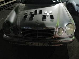 Mobil telefonları gizlədərək keçirmək istədi