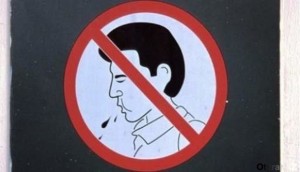 Küçəyə tüpürənlər saxlanılır - VİDEO