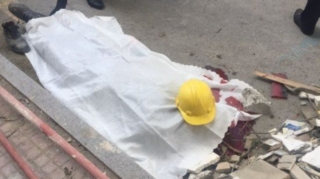 Qubada fəhlə işlədiyi binadan yıxılaraq ölüb