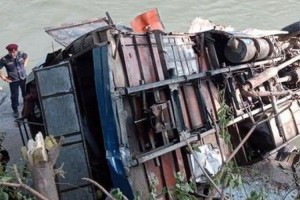 Nepalda avtobus dərəyə yuvarlanıb, 14 nəfər ölüb