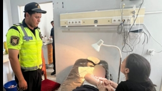 Yol kənarında it uşağa hücum etdi, köməyə yol polisi gəldi   - FOTO