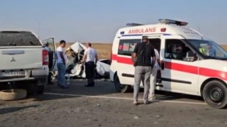 Şəkidə "07" ilə "Mitsubishi" toqquşdu: ölən və xəsarət alanlar var - VİDEO   