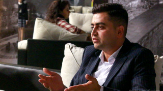 “Altında 70 minlik maşını var, amma nəvəsi üçün pul yığılır” - Aparıcıdan sensasion iddia 