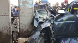 Ucarda avtomobil dayanacağa çırpılıb, iki nəfər ölüb  - FOTO