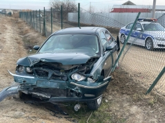 Yoldan çıxan maşın qəza törətdi: Xəsarət alan var - FOTO