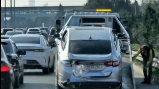 Aeroport yolunda qəza tıxaca səbəb oldu - FOTO - VİDEO 
