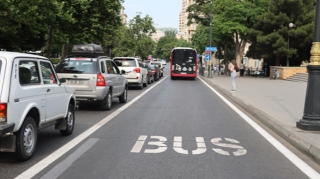 Bakı yollarının zolaqlı problemi: Çıxış yolu nədir? 