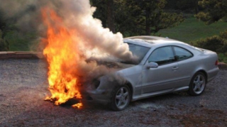 Kürdəmirdə "Mercedes" yanıb