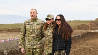 Leyla Əliyevadan valideynlərinin evlilik ildönümü ilə bağlı paylaşım - FOTO