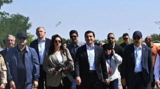 Diplomatik korpus AzQAC-nin ərzaq yüklərinin yerləşdiyi məntəqə ilə tanış olub - YENİLƏNİB - FOTO 