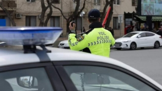 Yol polisindən qaçan sürücü qəza törətdi - Yaralananlar var 