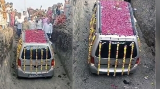 Avtomobil üçün "dəfn" mərasimi keçirildi - VİDEO