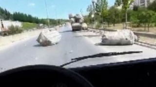 Kisələr yola düşdü: Sürücülər çətin anlar yaşadı – ANBAAN VİDEO 