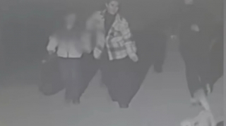 "Kameralara baxanda dəhşətə gəldik" - Bakıda uşağını küçəyə atan ana axtarılır - VİDEO 