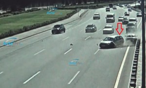 Telefonla oynayan sürücü ağır qəza törətdi - REAL VİDEO