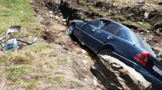İsmayıllıda “Mercedes” dərəyə aşdı, sürücü öldü 