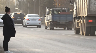 Novxanıda "ölüm yolu": Piyada keçidi olmayan küçədə faciələr bitmir - VİDEO