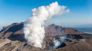 Yaponiyanın cənub-qərbində vulkan püskürüb