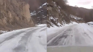 Buz bağlayan bu yol sürücülər üçün əsl tələyə çevrildi - VİDEO