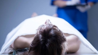 Мать троих детей умерла от болезни, убившей ее мужа