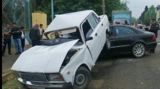 Lənkəranda iki avtomobil toqquşub, xəsarət alan var  - FOTO