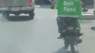 Əyri təkərlə təhlükə yaradan "Bolt" sürücüsü  - FOTO