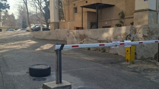 Bu şlaqbaum narazılıq yaratdı - Nazirlik 1 dəfə sökübmüş - FOTO