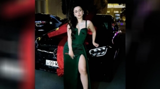 Anası azərbaycanlı aktrisaya lüks avtomobil hədiyyə etdi - VİDEO 